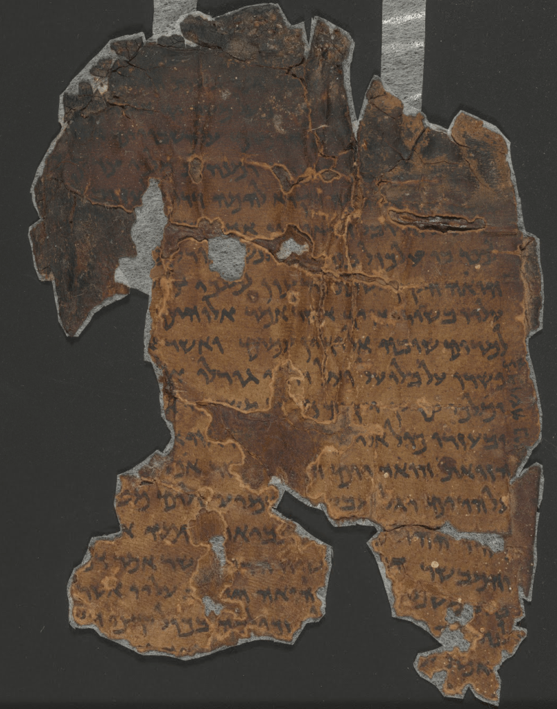 上图：编号为B-496289的死海古卷麦基洗德文件（Melchizedek 11Q13）碎片，出土于昆兰11号洞。这是一份主前一世纪《利未记》25章禧年的米大示解经，其中把麦基洗德当作宣告禧年、执行审判的人。